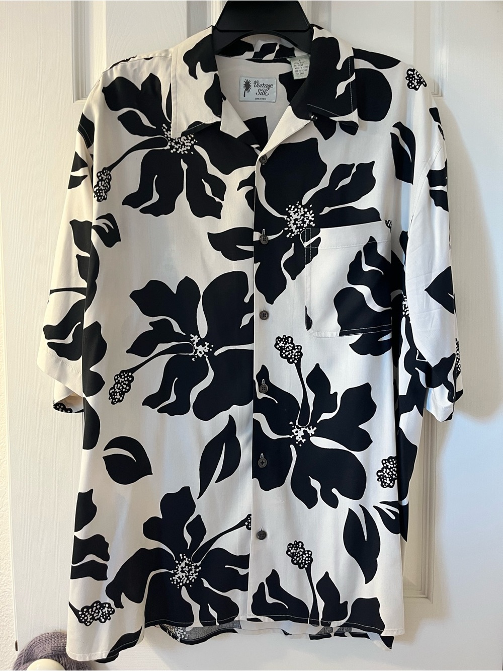 vintage silk men’s black & white floral button up camp shirt 100% silk